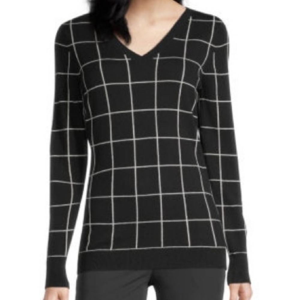 Worthington V-neck long sleeve sweater